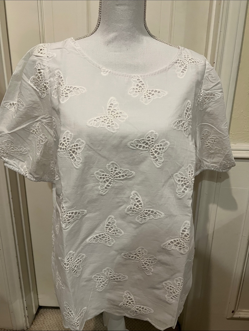 Talbots White Eyelet Butterfly-Pattern Short Sleeve Blouse. NWT. Lined.